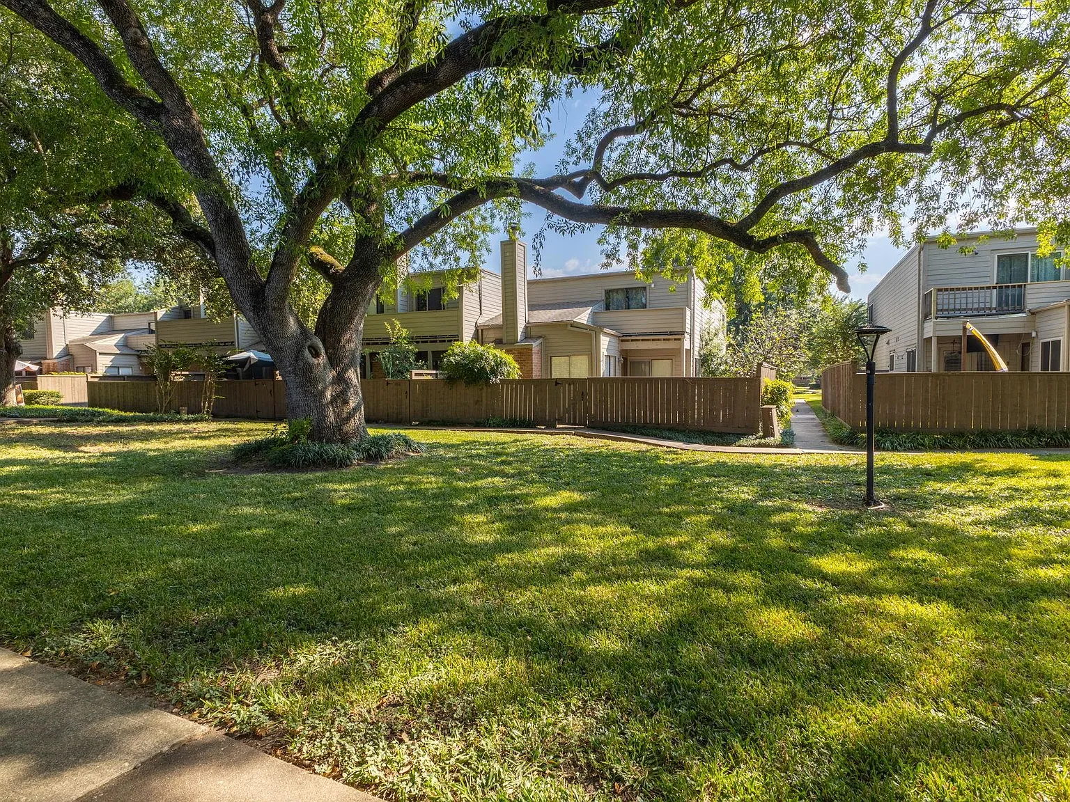 2 bed, 3.0 bath, 1520 sqft, $1,950 — Photo 3