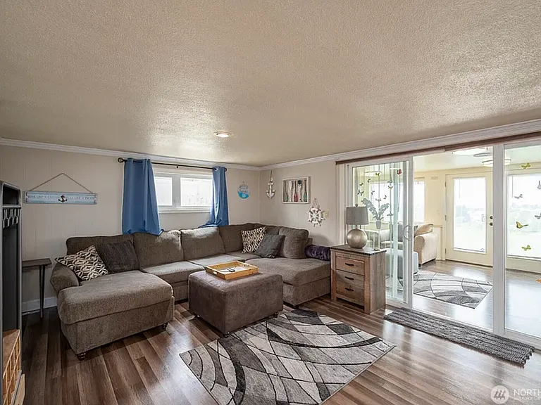 634 N Crestview Dr — Photo 14