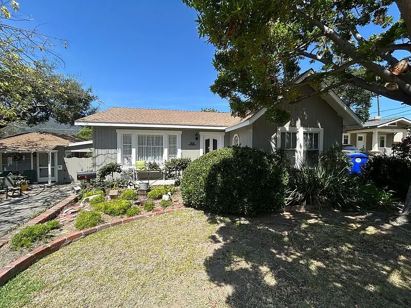 2 bed, 1.0 bath, $3,850 — Photo 2