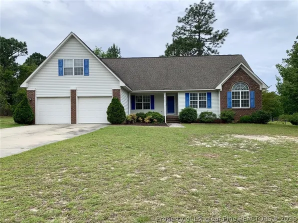 8229 Foxtrail Dr, Fayetteville, NC 28311