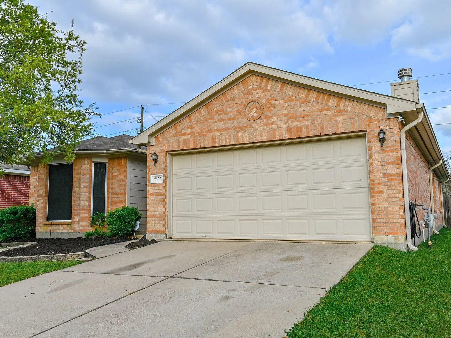 3 bed, 2.0 bath, 1749 sqft, $1,900 — Photo 3
