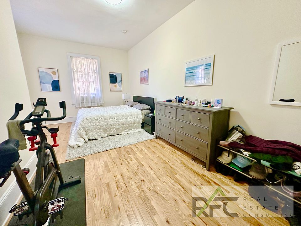 2nd image of 307 W 74th St APT 3B