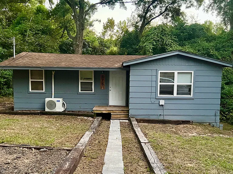 875 1/2 W Griffith Ave — Photo 1