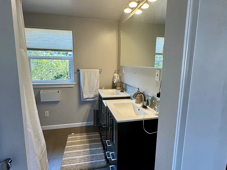 1001 N Montesano St — Photo 11