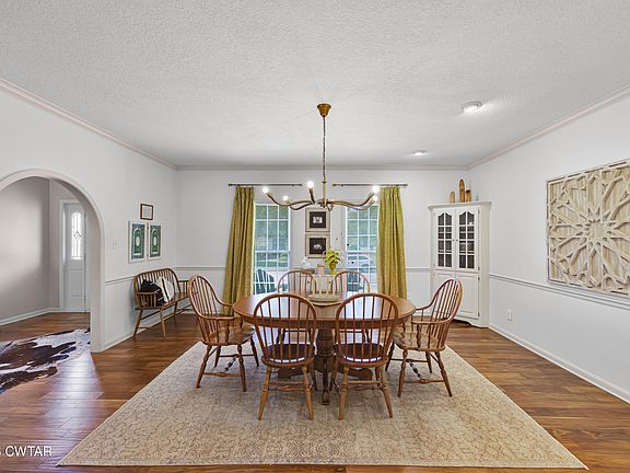 4th image of 1062 Esther Ln
