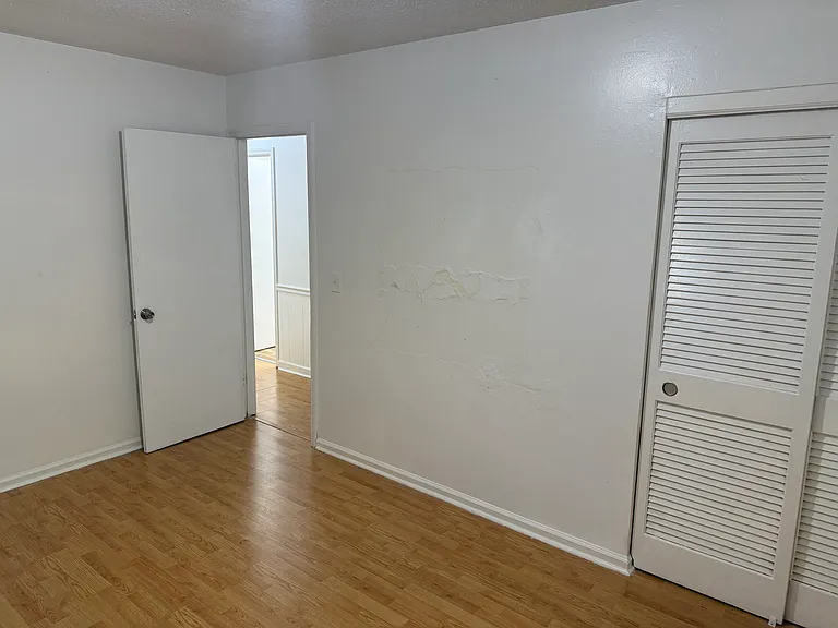 105 Westchester Pl — Photo 3