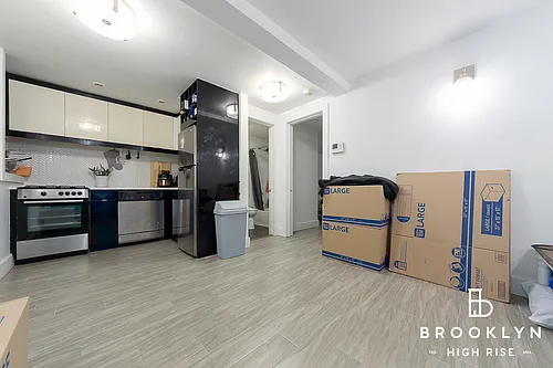 162 Woodruff Ave #1M Photo 1