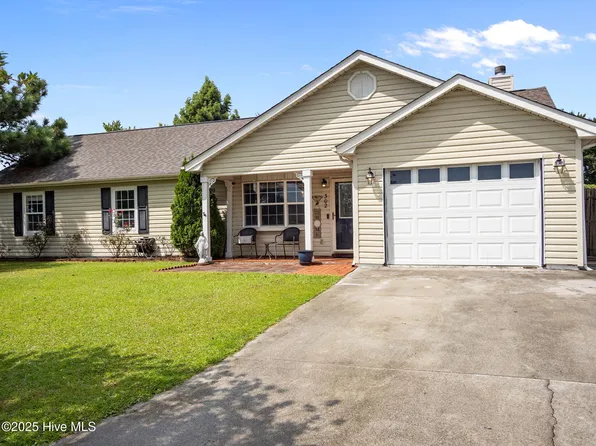 302 Foxridge Lane, Hubert, NC 28539