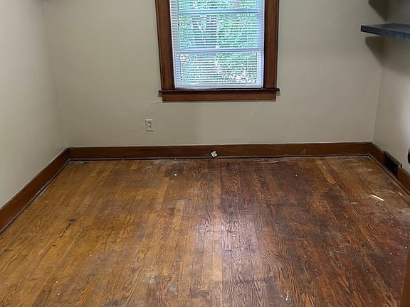 3rd image of 813 Lake Dr SE APT 3