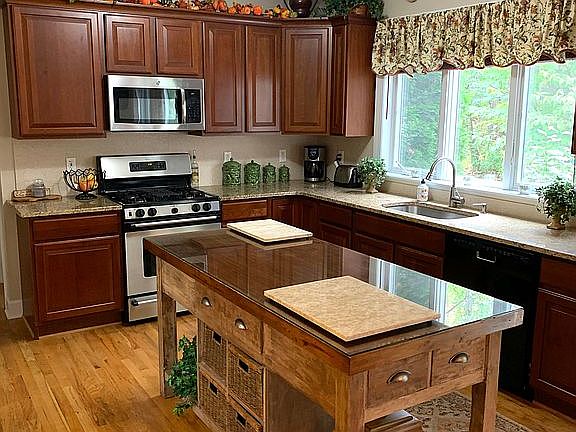 3rd image of 34 Long Creek Dr