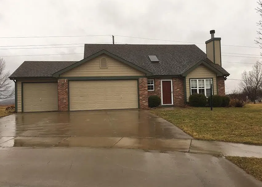 4 bed, 1900 sqft, $2,000 — Photo 1