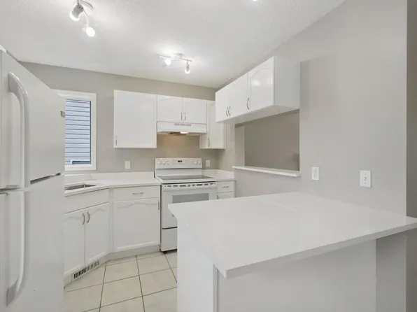 3104 32nd Ave NW, Edmonton, AB T6T 1X3