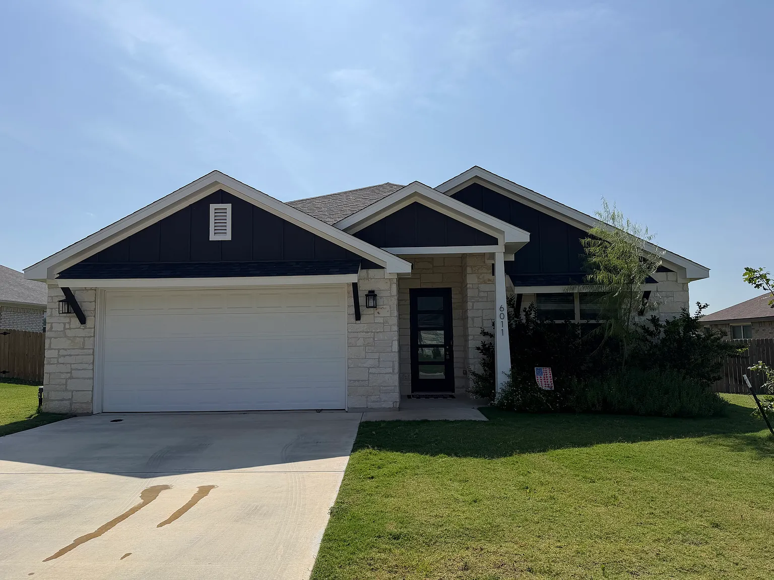 4 bed, 2300 sqft, $2,395 — Photo 2