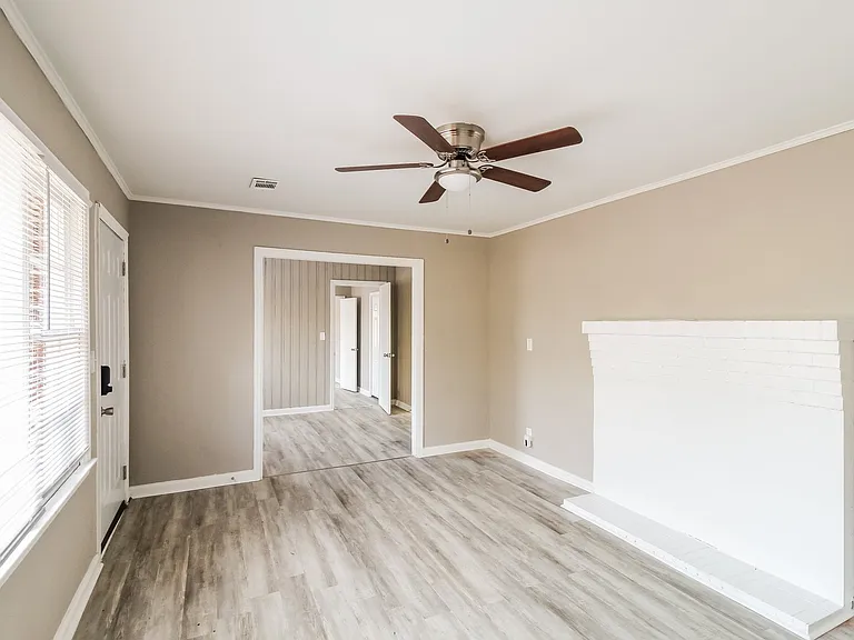 1572418_017_living_room_13524816.jpg