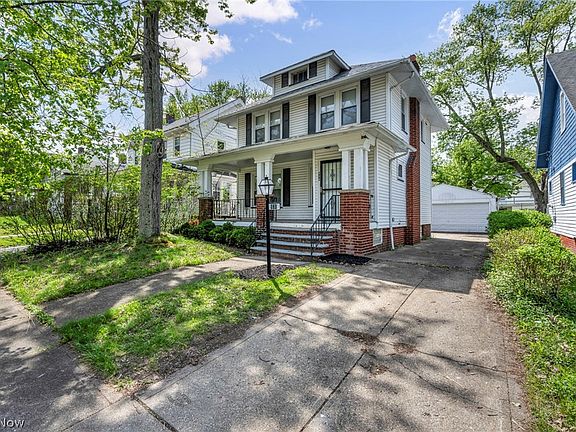 3rd image of 936 Selwyn Rd