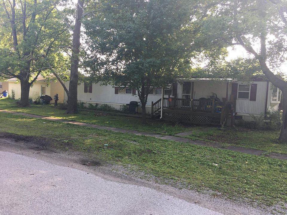 2nd image of 900 E Overton St
