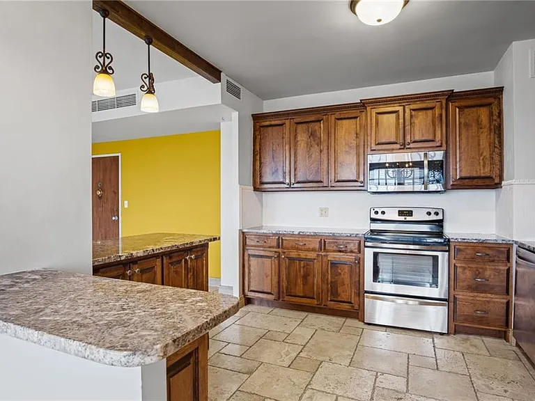 333A W Meyer Blvd #1215A — Photo 10