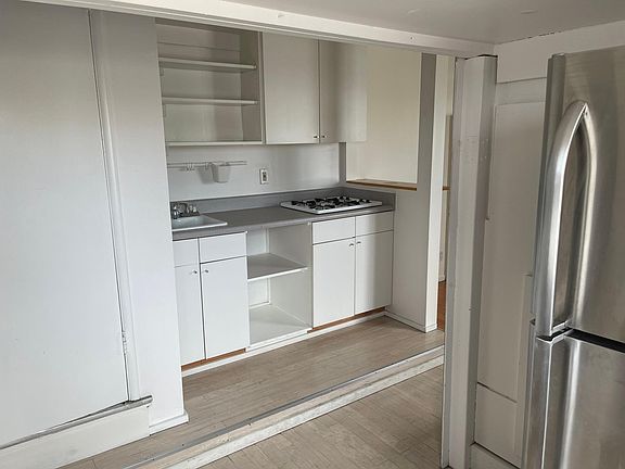 5th image of 1758 Lincoln Blvd APT 5