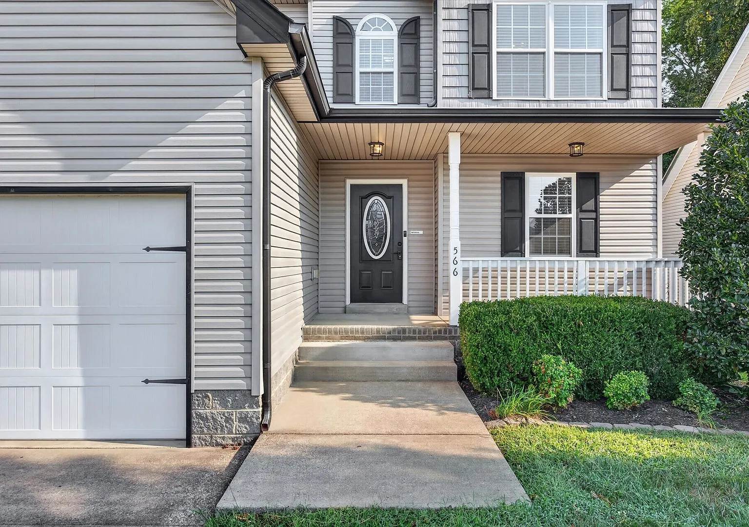 Pet Friendly Three Bedroom! — Photo 4