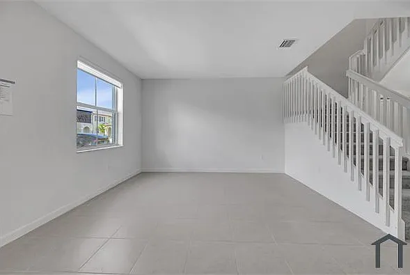3 bed, 1585 sqft, $3,200 — Photo 3