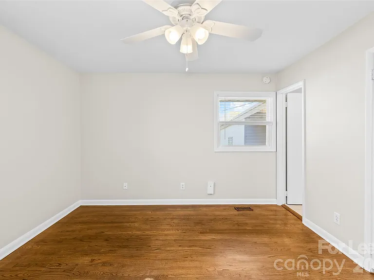 4033 Woodgreen Ter — Photo 15