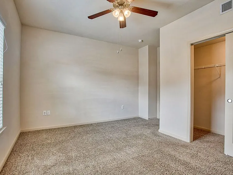 Nestled in a serene setting with beautiful views, Mission Oak apartment provides a peaceful retreat that feels worlds away while being conveniently located near shopping, dining, and major employers.
