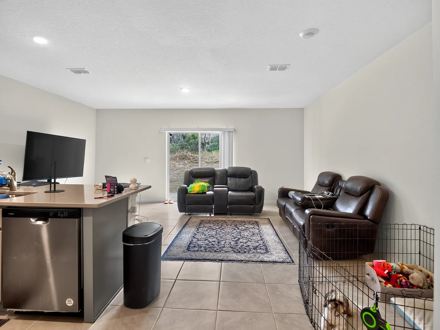 3 bed, 1463 sqft, $1,799 — Photo 3