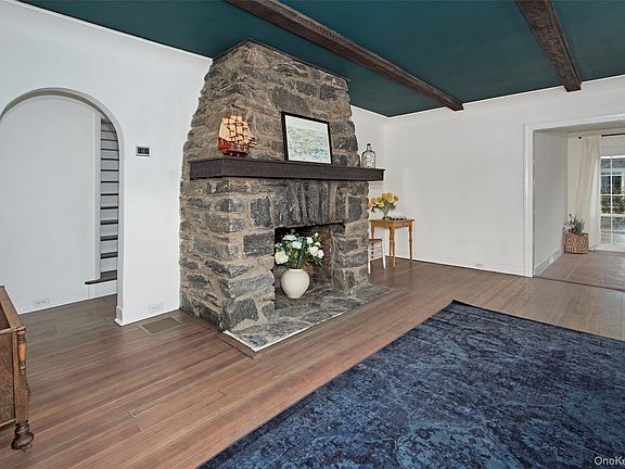 5th image of 319 Oakland Beach Ave