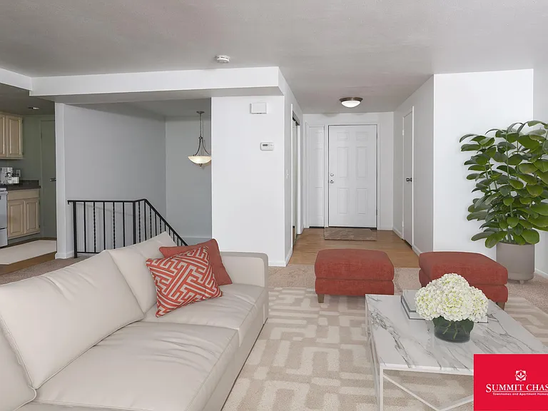 Summit Chase Townhomes and Apartment Homes — Photo 6