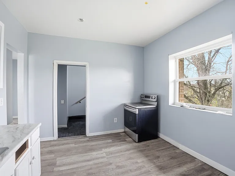 2545 Harrison Ave #2 — Photo 24