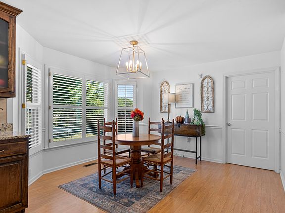 5th image of 305 Springdale Dr