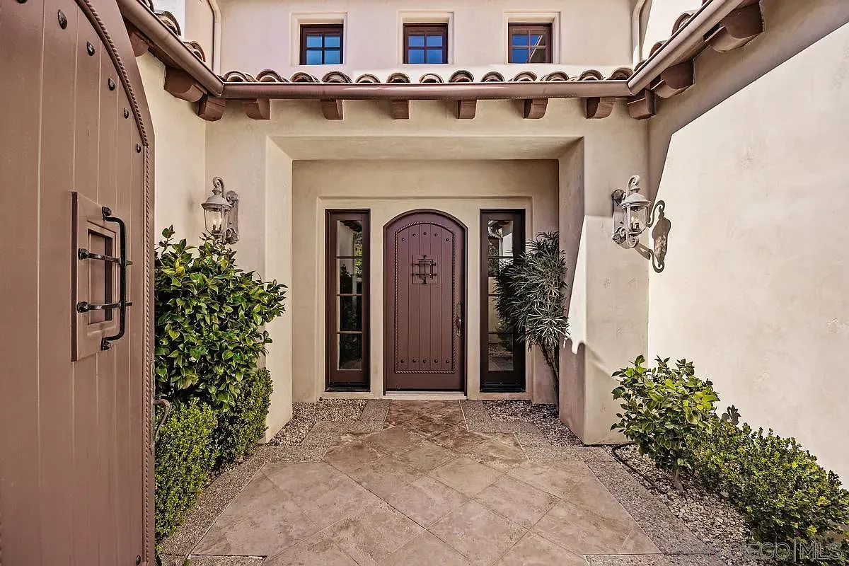 4 bed, 4.5 bath, 5349 sqft, $13,000 — Photo 4