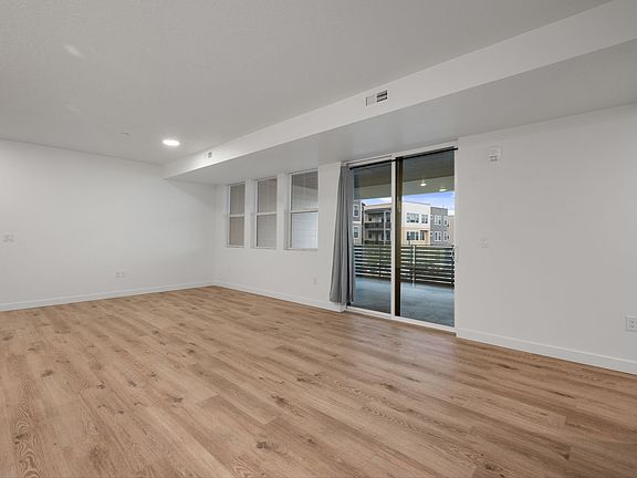 5th image of 736 W Blue Magic Ln #204