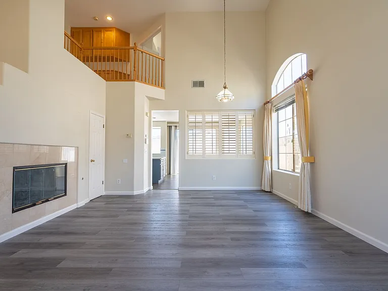 1109 Camellia Ct — Photo 2