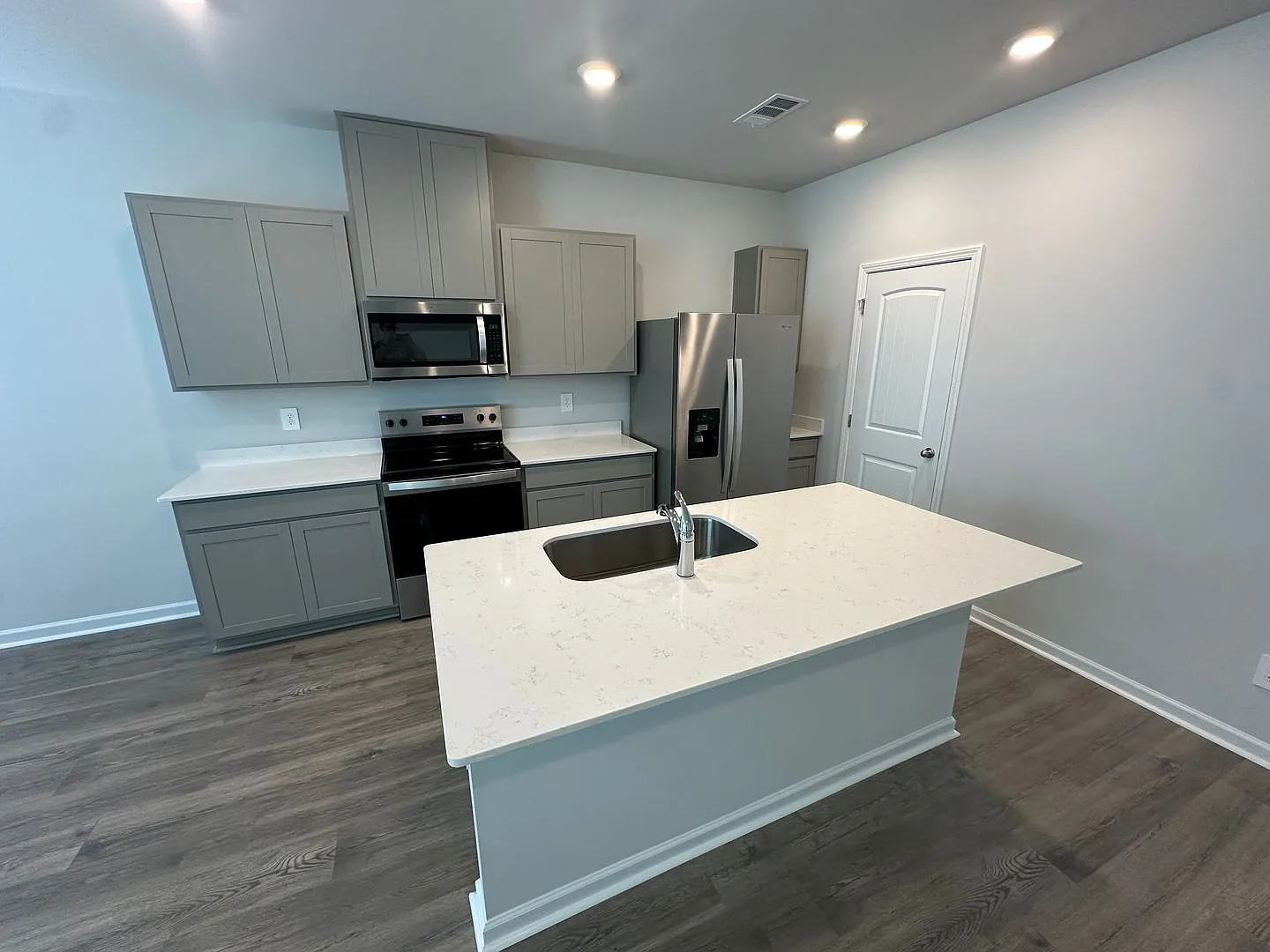 Brand New Construction Townhome with Pool! — Photo 2