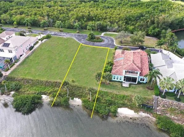 9518 Riverside Dr, Sebastian, FL 32958