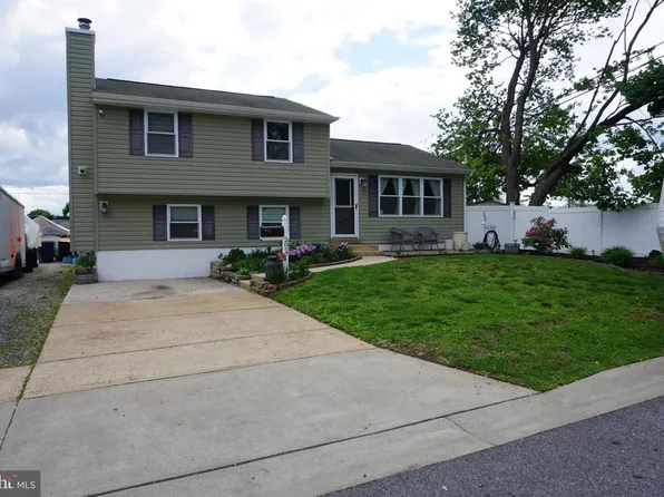 202 Coral Reef Dr, Newark, DE 19713