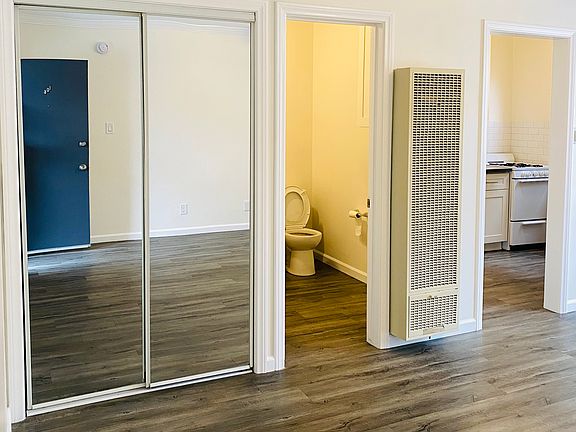 3rd image of 2890 Leeward Ave #4