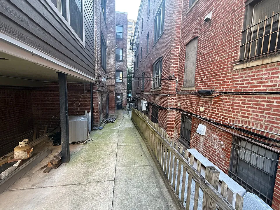 Building Photo 3