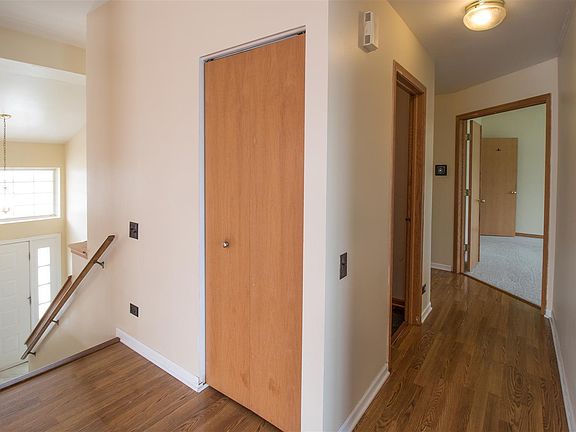 3rd image of 1074 Delta Dr #1074