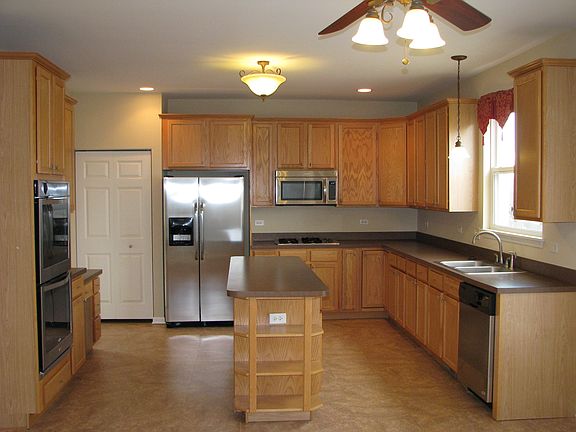 5th image of 810 Barclay Dr