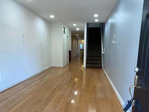4th image of 111 E Cross St