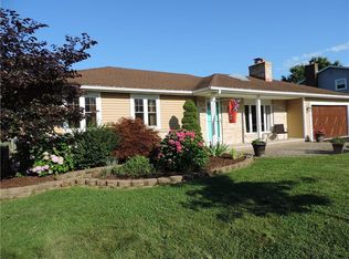 40 Olde Tavern Cir, Rochester, NY 14612