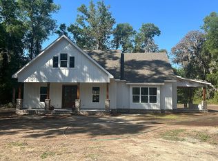 519 McIntosh Rd, Darien, GA 31305