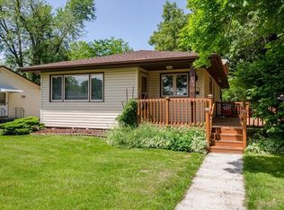 1100 Bowler St, Hiawatha, IA 52233