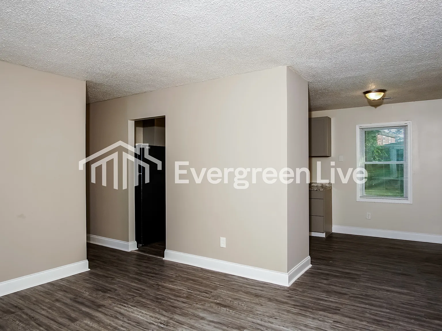 3 bed, 1.5 bath, 1031 sqft, $1,195 — Photo 2