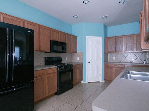 5th image of 426 Willow Grove Dr