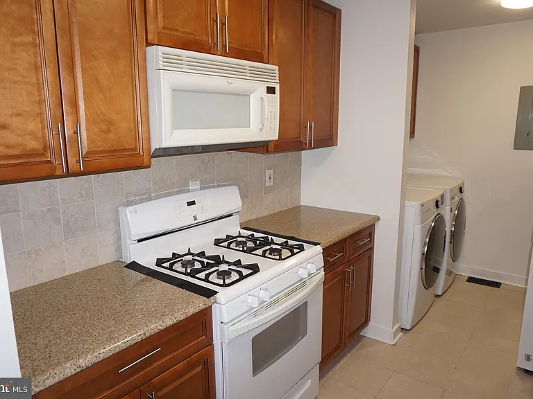 901 Thornton Ct #901 — Photo 6