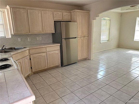2nd image of 2303 Moonlight Ln