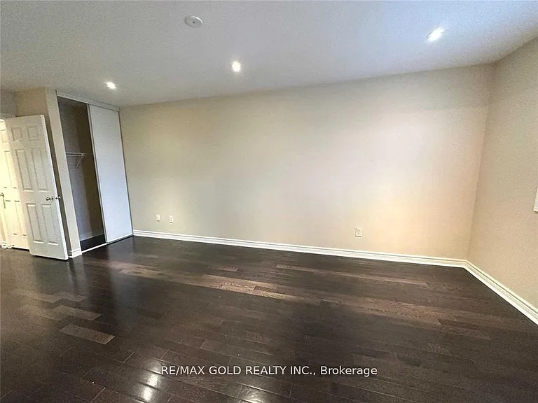 471 Meadowridge Ct — Photo 24